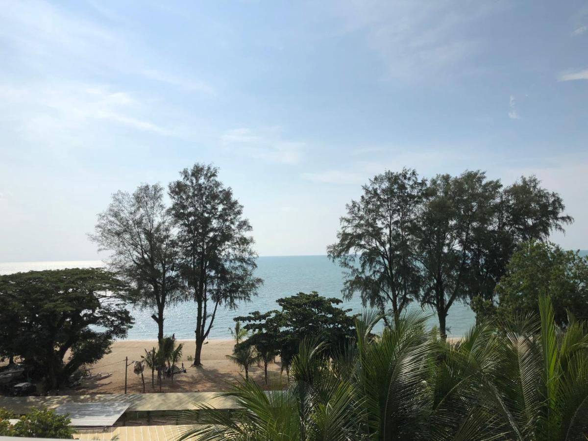By The Sea@ Cozy Beachfront Home Batu Ferringhi Kültér fotó