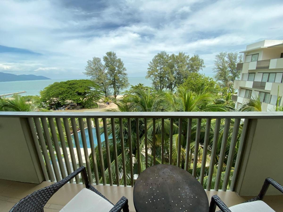 By The Sea@ Cozy Beachfront Home Batu Ferringhi Kültér fotó