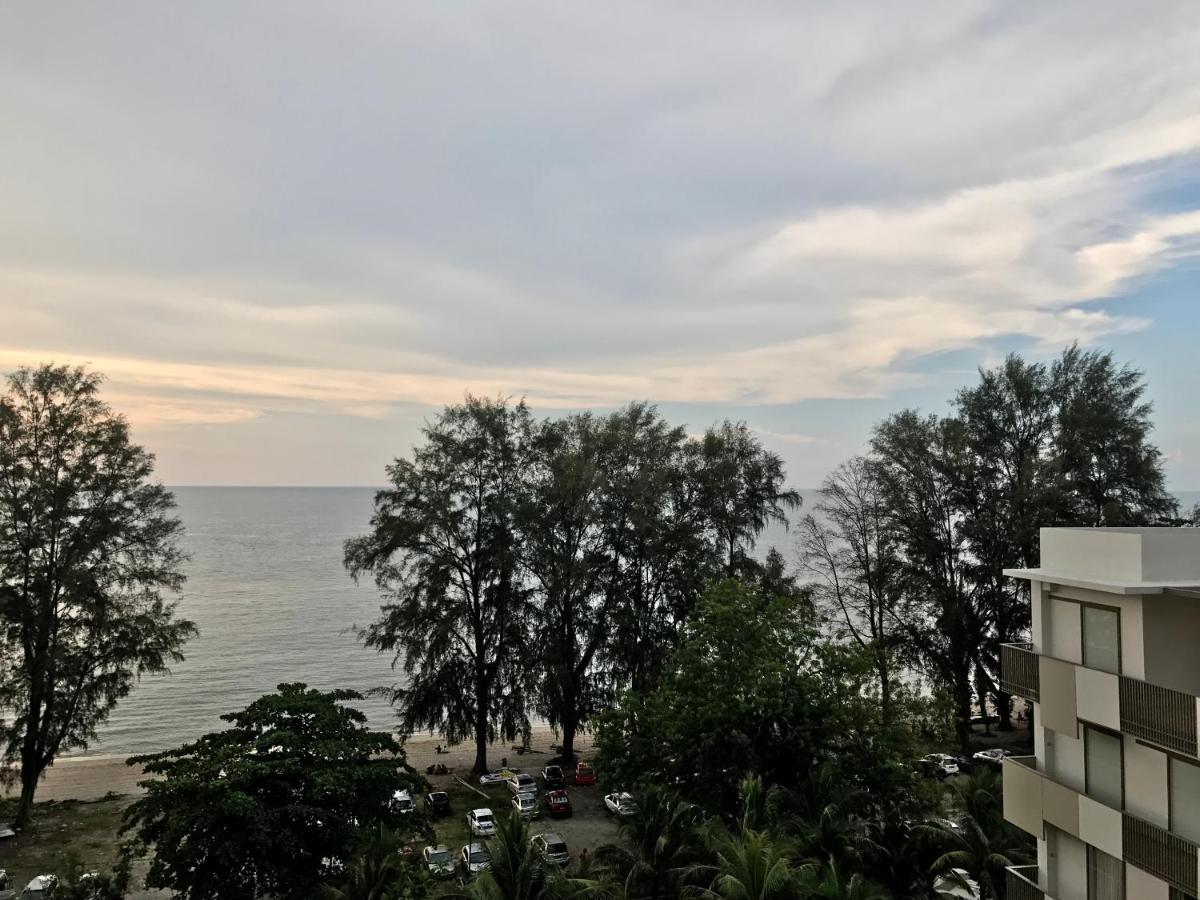 By The Sea@ Cozy Beachfront Home Batu Ferringhi Kültér fotó